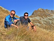 42 Vista in Cima Cadelle, da poco salita...uno stelo d'erba messo a  fuoco in primo piano, il resto lievemente sfuocato